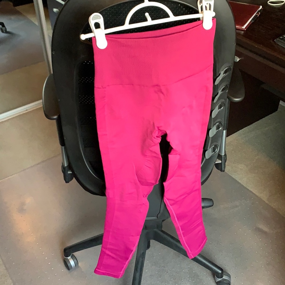 NWOT Pink Lululemon Leggings size 4